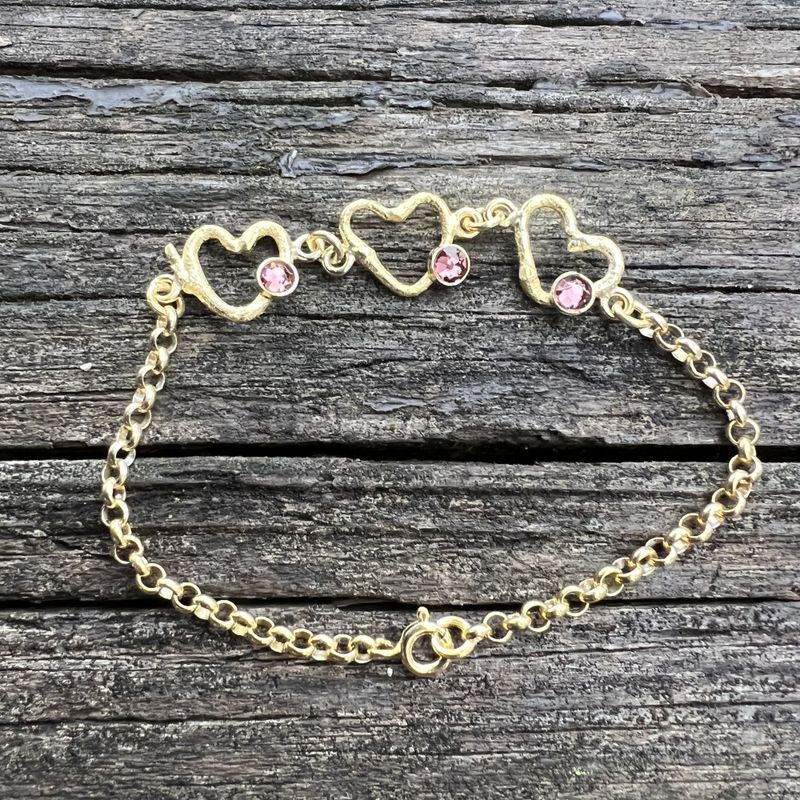Kjærlighetskvisten armbånd med 3 hjerte