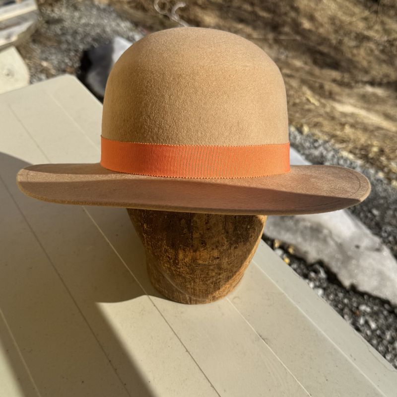 Rund pull hatt kamel
