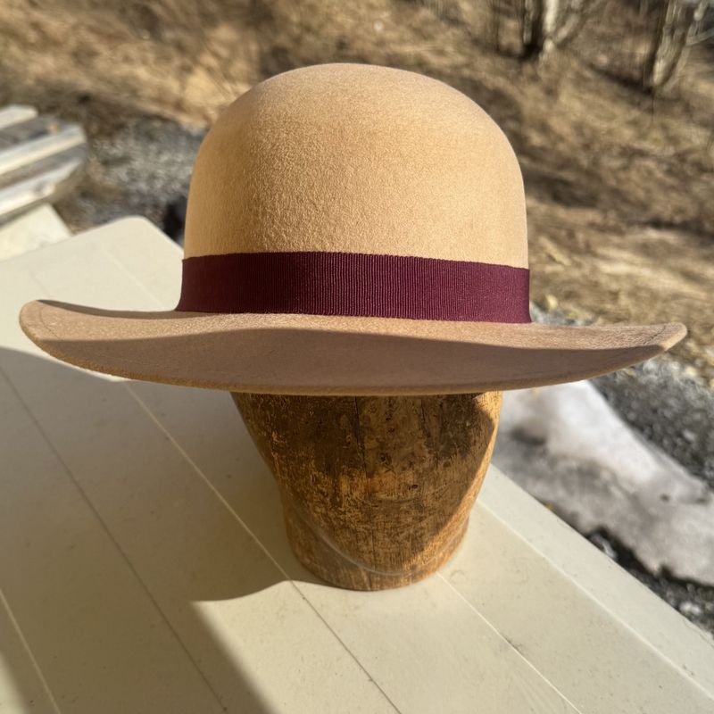 Rund pull hatt kamel