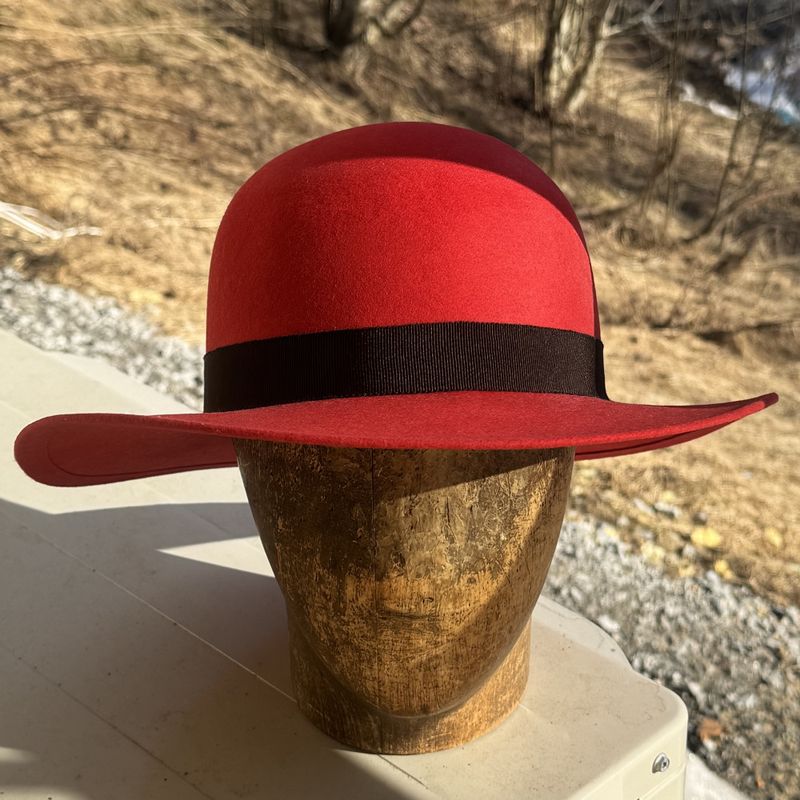 Rund pull hatt rød