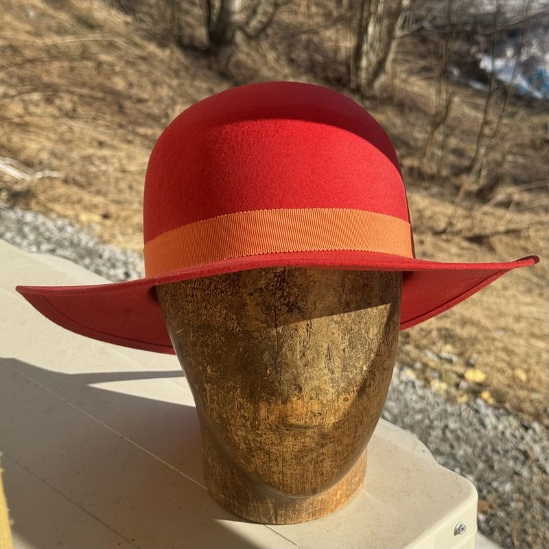 Rund pull hatt rød