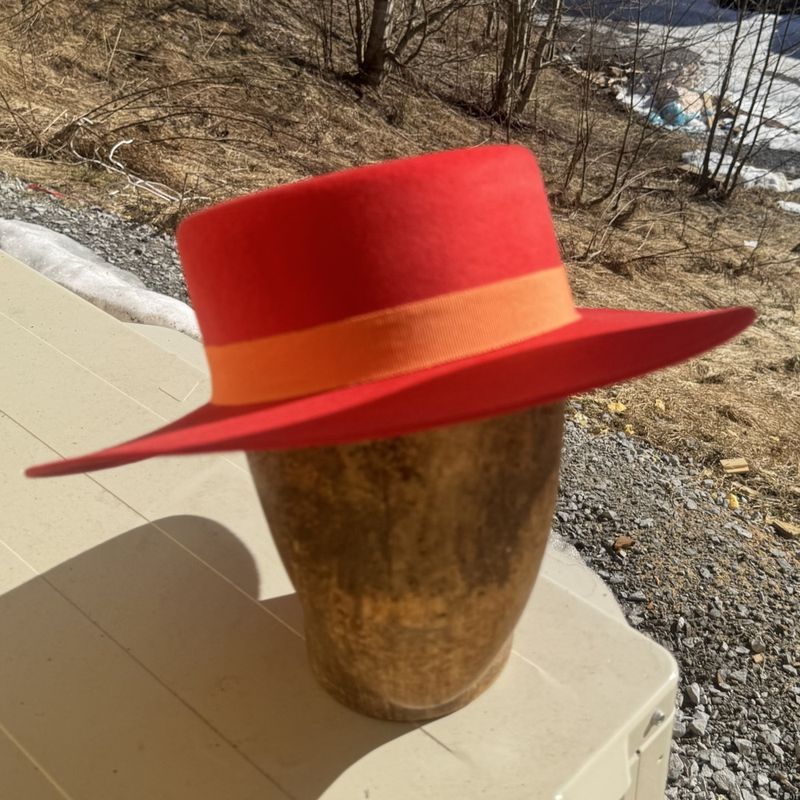 Spansk hatt rød