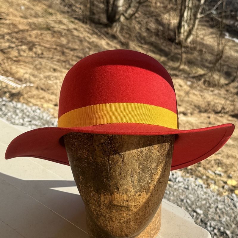 Rund pull hatt rød