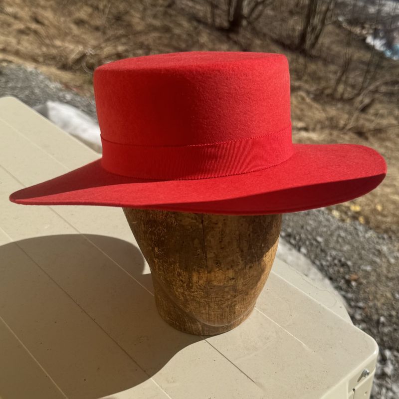 Spansk hatt rød