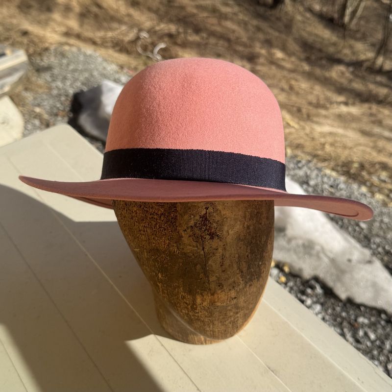 Rund pull hatt rosa